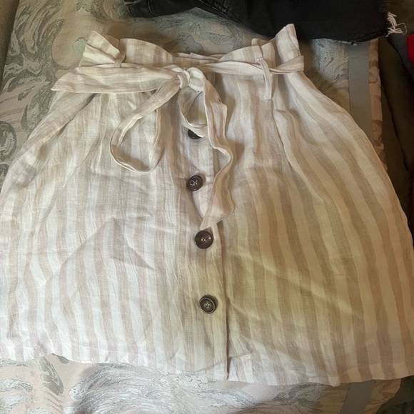 Cream and White Linen Skirt - Picture 4 of 7